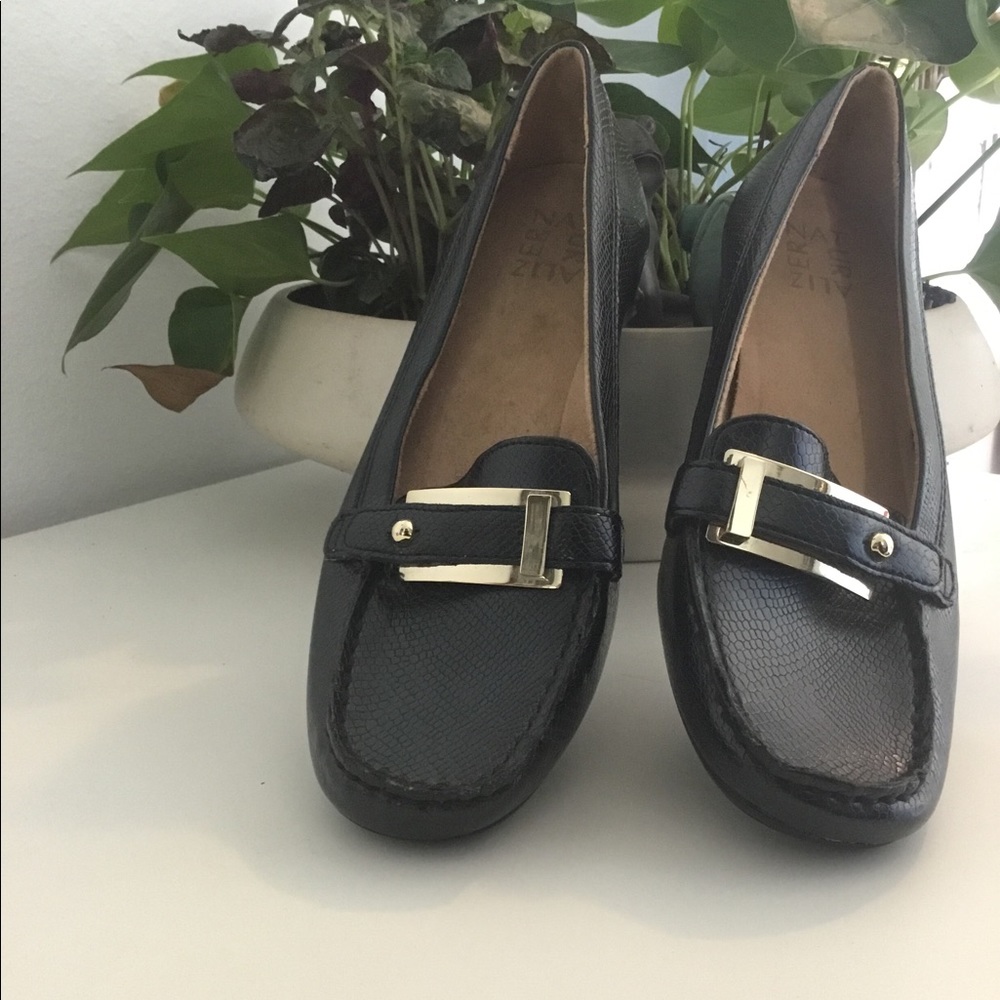 NATURALIZER.Woman’s shoes size 8.5 Excellent Condition❣️smoke and pets free 🏡